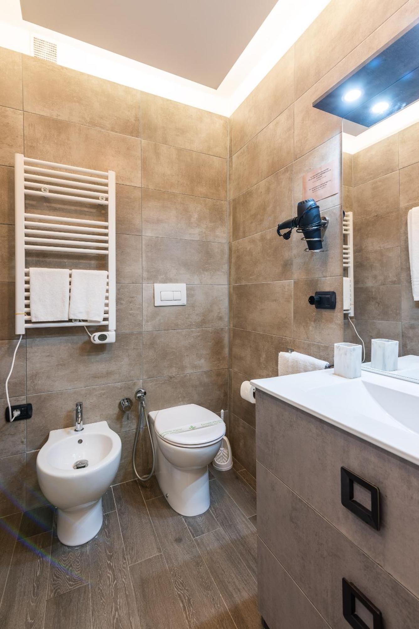 Double L Luxury Suite Мілан Екстер'єр фото