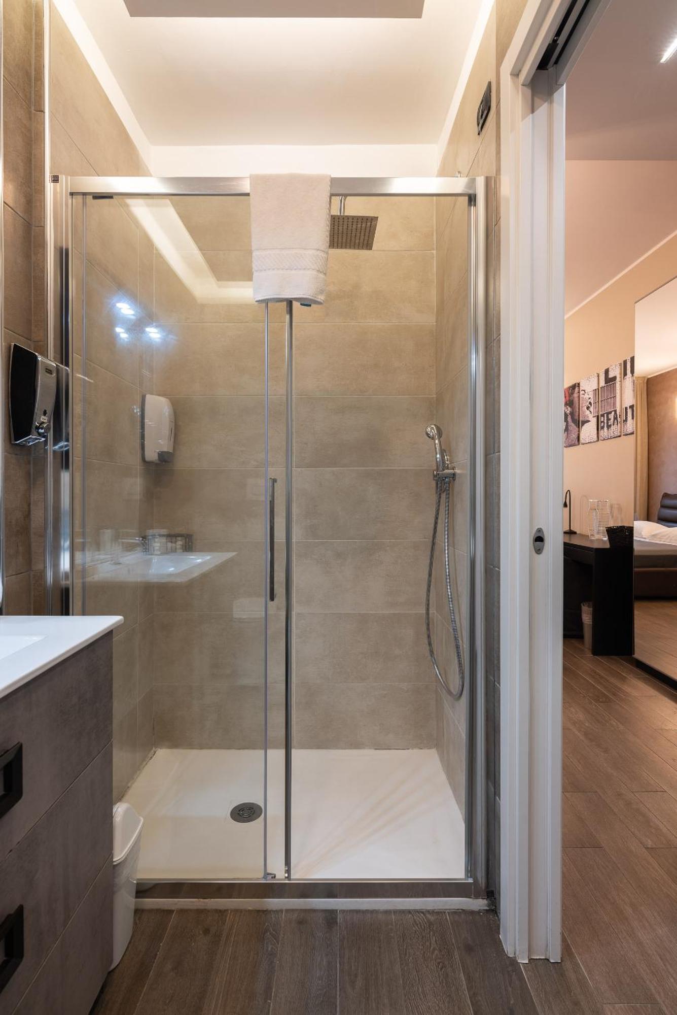 Double L Luxury Suite Мілан Екстер'єр фото