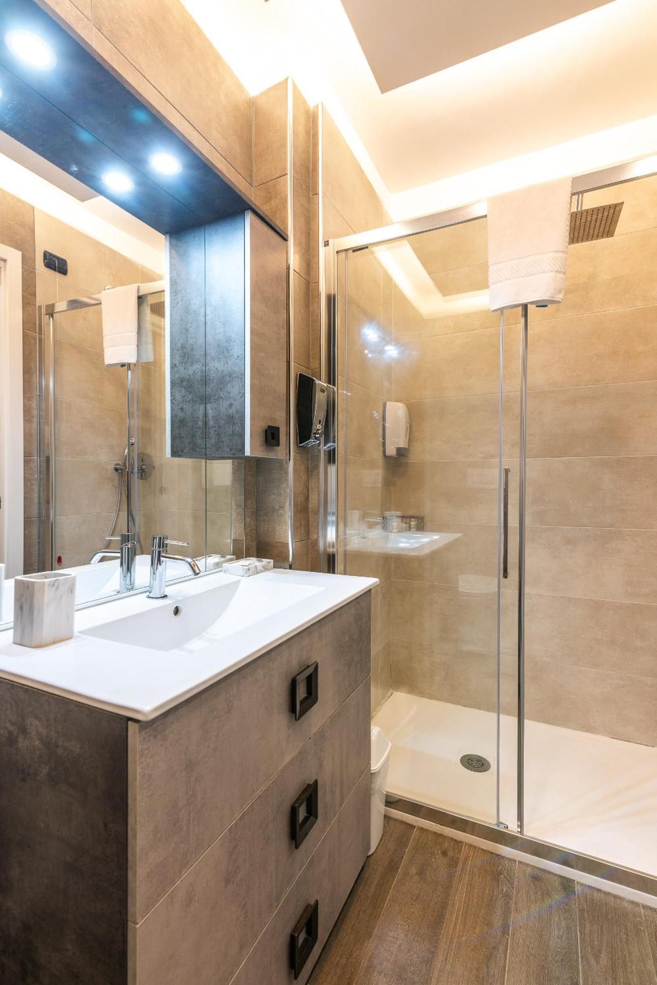 Double L Luxury Suite Мілан Екстер'єр фото