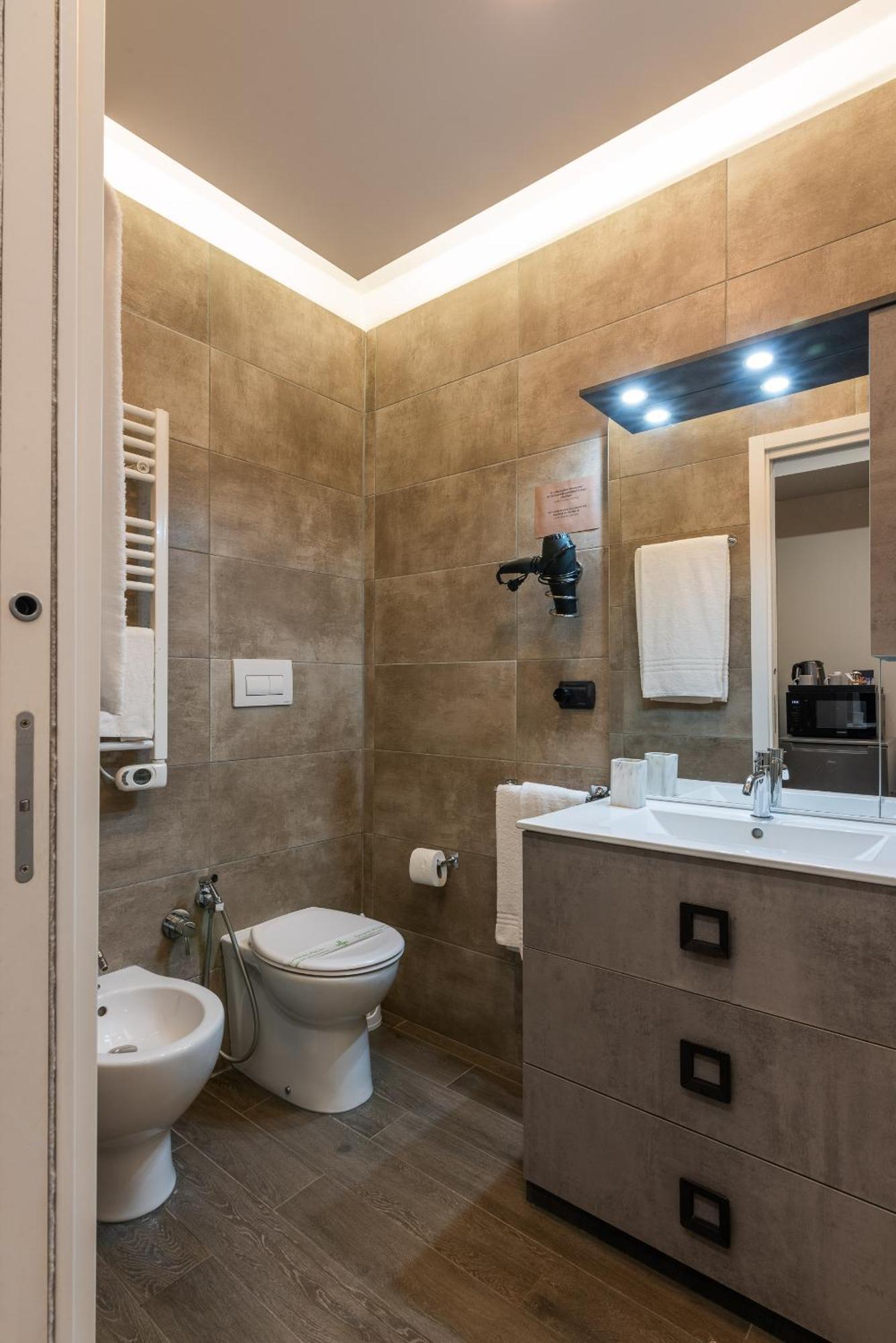 Double L Luxury Suite Мілан Екстер'єр фото
