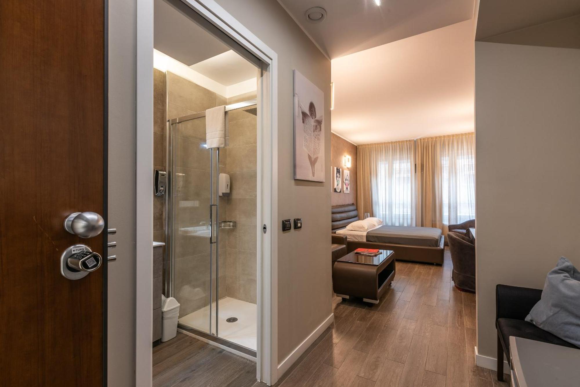 Double L Luxury Suite Мілан Екстер'єр фото